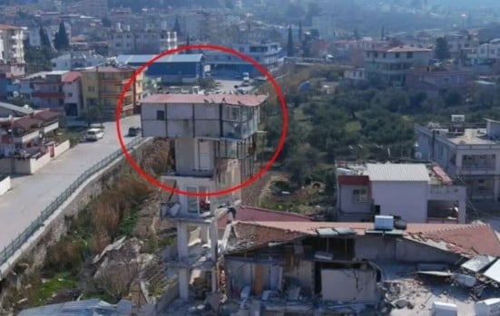 Bu binaların alayına ruhsat verilmiş. Yok artık dedirten apartmanlar 7