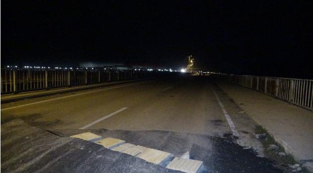 6.4'lük depremin ardından Hatay'da yol ikiye ayrıldı 2