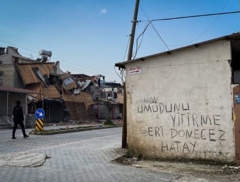 Yıkılan şehirlere böyle veda ettiler: Geri döneceğiz 12