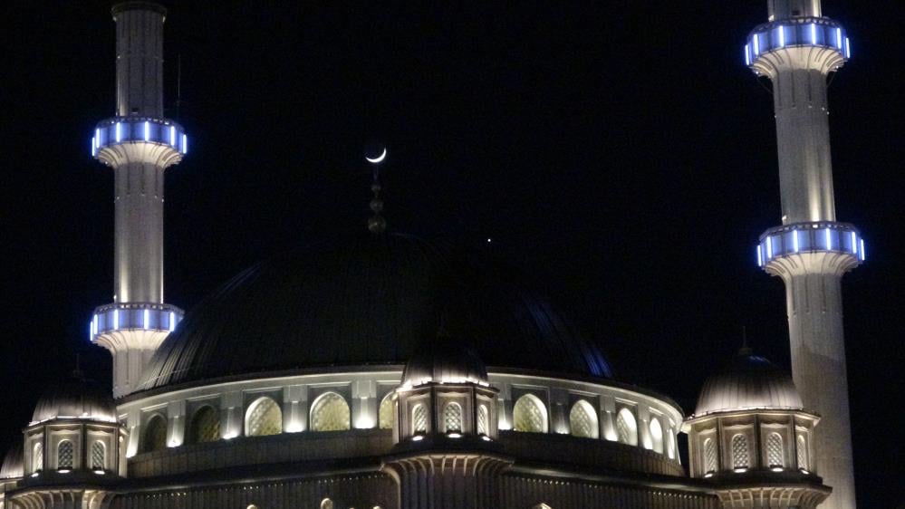 Ay, Venüs ve Jüpiter yakınlaşması Taksim Camii ile birlikte görüntülendi 3