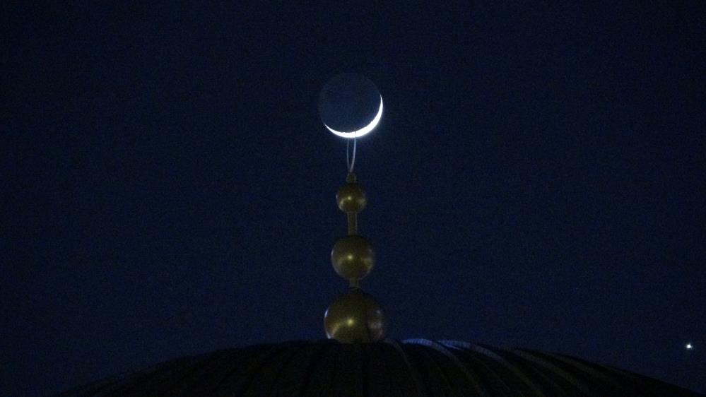 Ay, Venüs ve Jüpiter yakınlaşması Taksim Camii ile birlikte görüntülendi 6