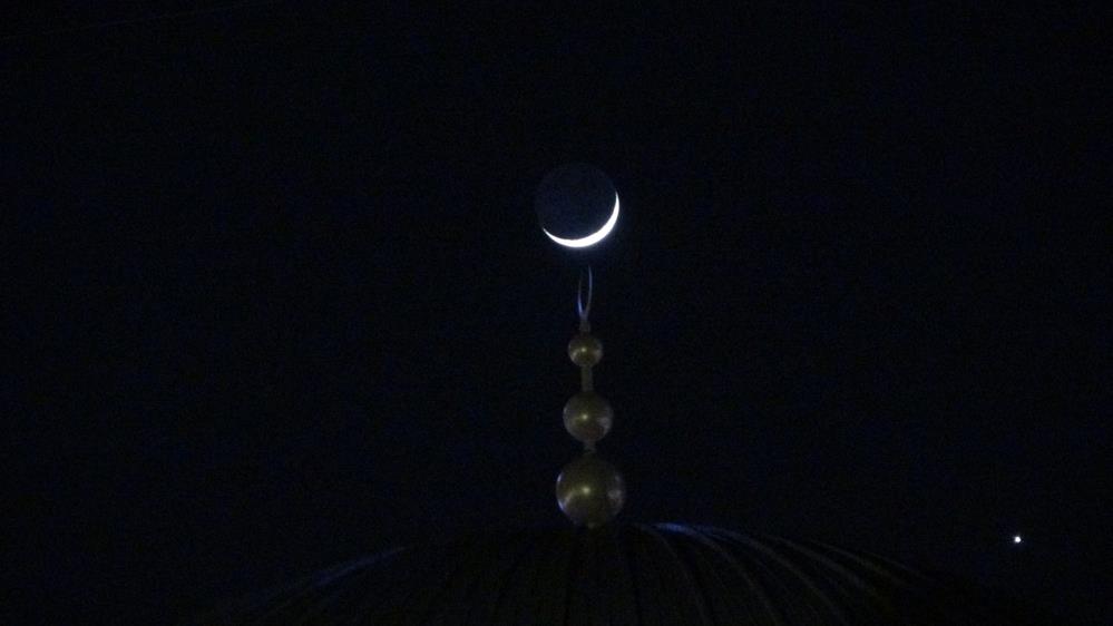 Ay, Venüs ve Jüpiter yakınlaşması Taksim Camii ile birlikte görüntülendi 1