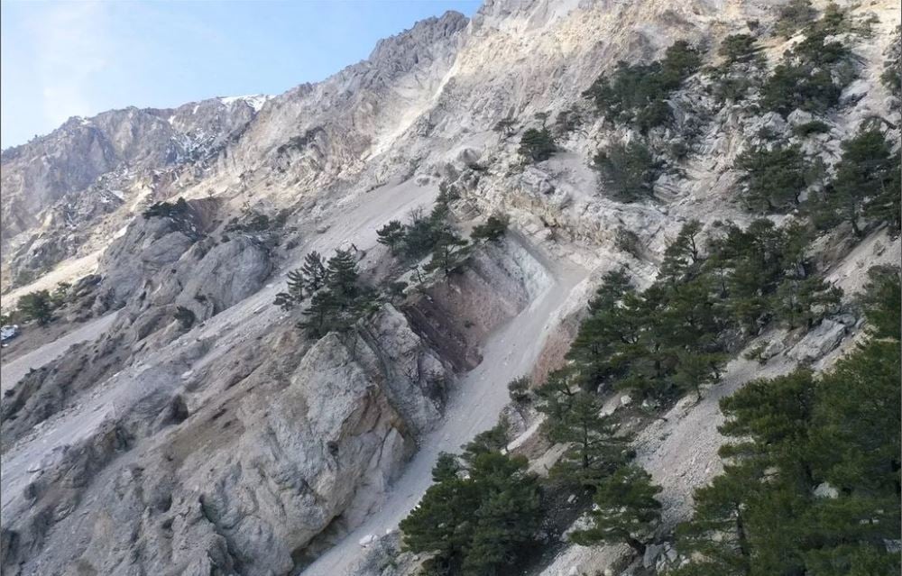 Depremler Çataldağ'da heyelana neden oldu! İşte sarsıntının izleri 5