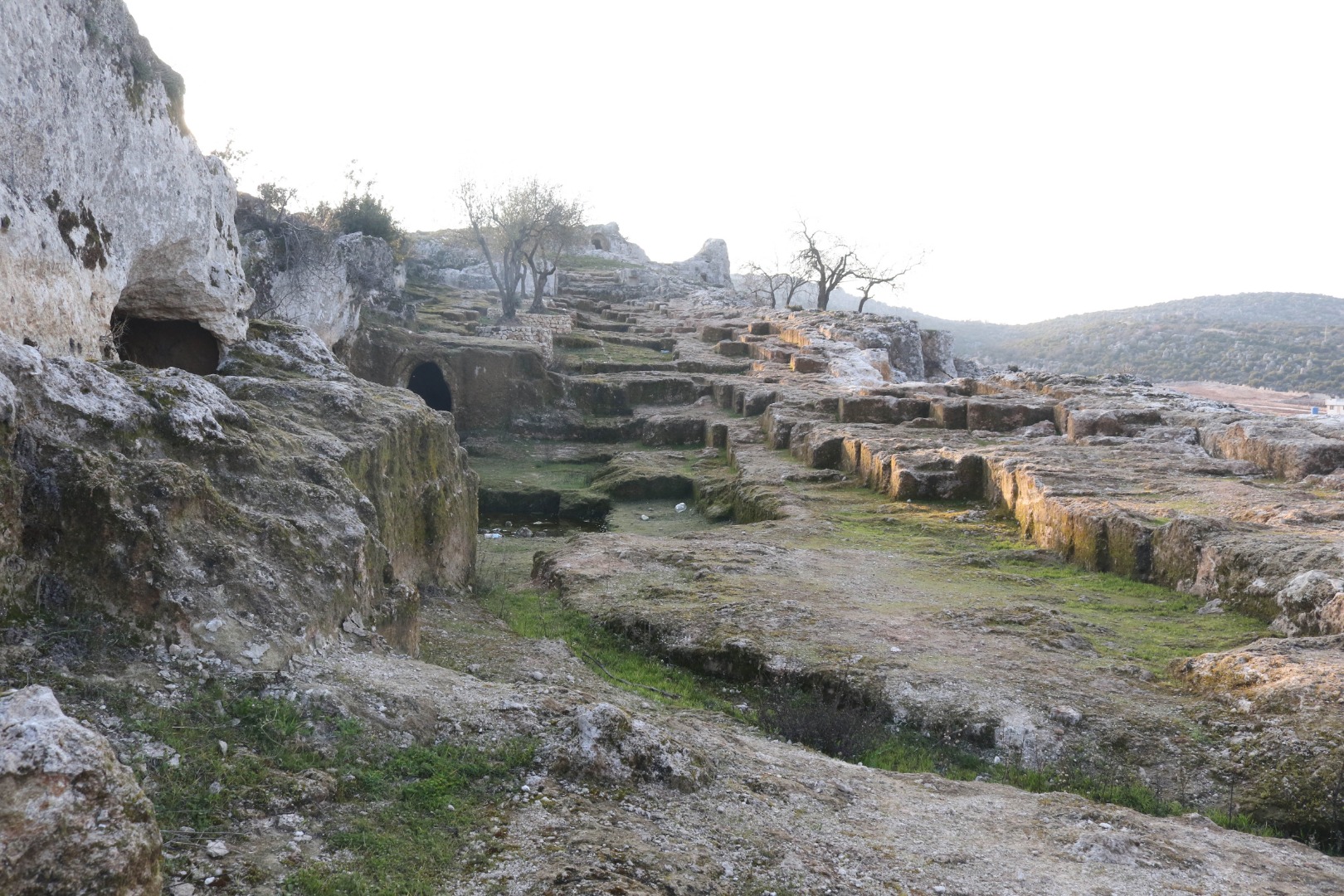 'Gelinler Dağı'ndaki tarihi kaya mezarları, depremlerde hasar görmedi 7