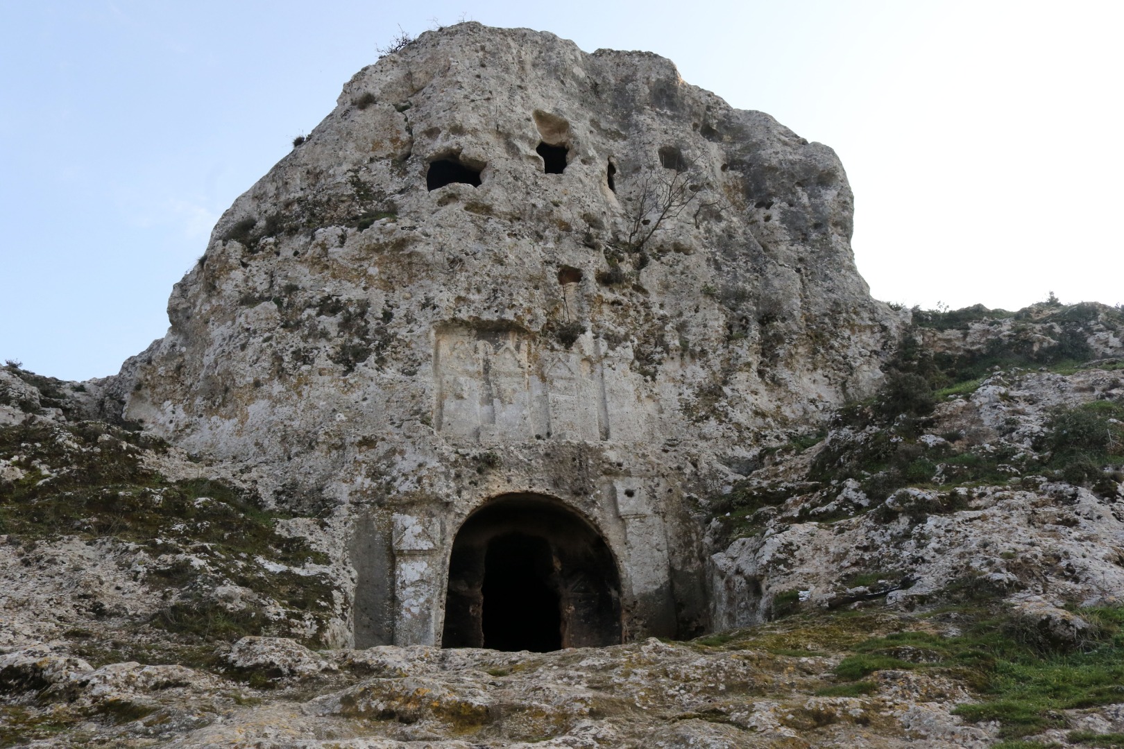 'Gelinler Dağı'ndaki tarihi kaya mezarları, depremlerde hasar görmedi 2