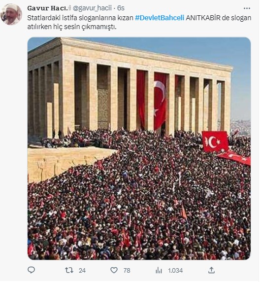 Türkiye Beşiktaş'tan istifa eden Devlet Bahçeli'yi konuşuyor. Beşiktaş taraftarı 'Hükümet istifa' diye bağırdı Bahçeli Beşiktaş'tan istifa etti 17