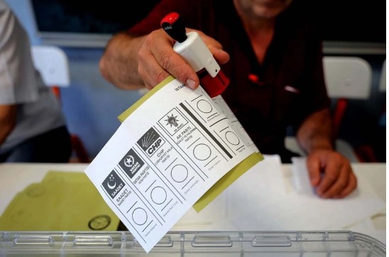 AKP'nin en güvendiği anketçiden kötü haber. Kader planı denilen deprem oyları nasıl etkiledi 11