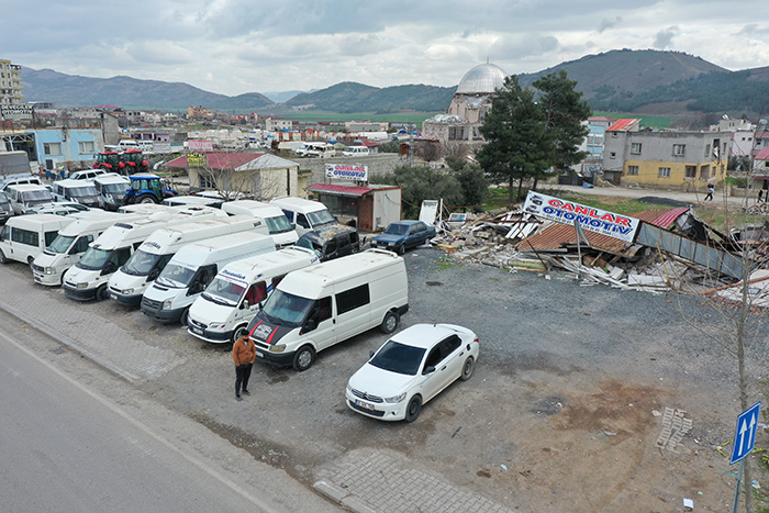 Deprem felaketinde oto galeriler büyük yara aldı 7