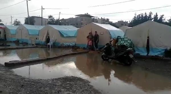 İskenderun'da çadır kent sular altında kaldı 5