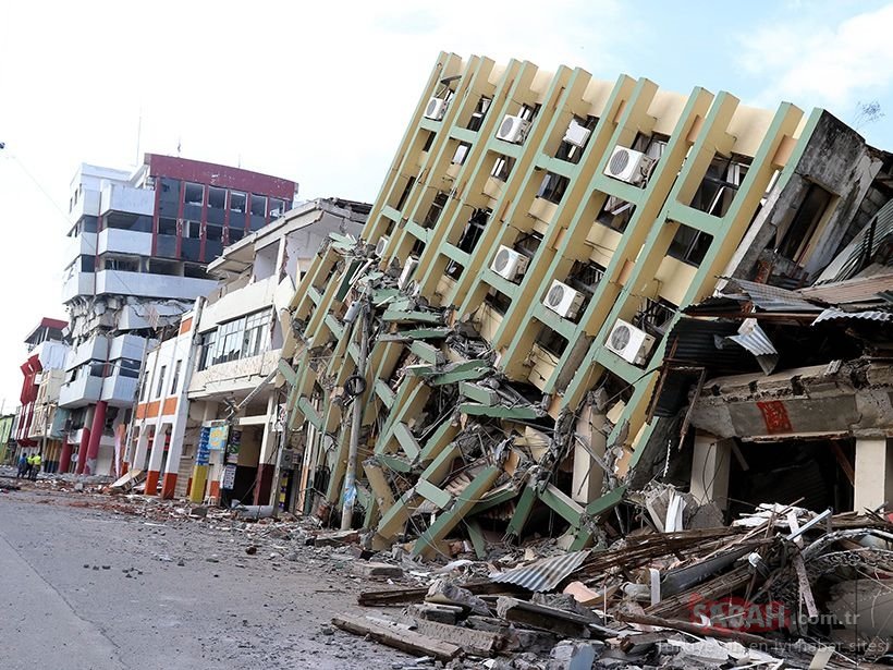 Ahmet Ercan  bekliyorum diyerek uyardı.  Depremin büyüklüğünü ve olacağı yeri açıkladı 11