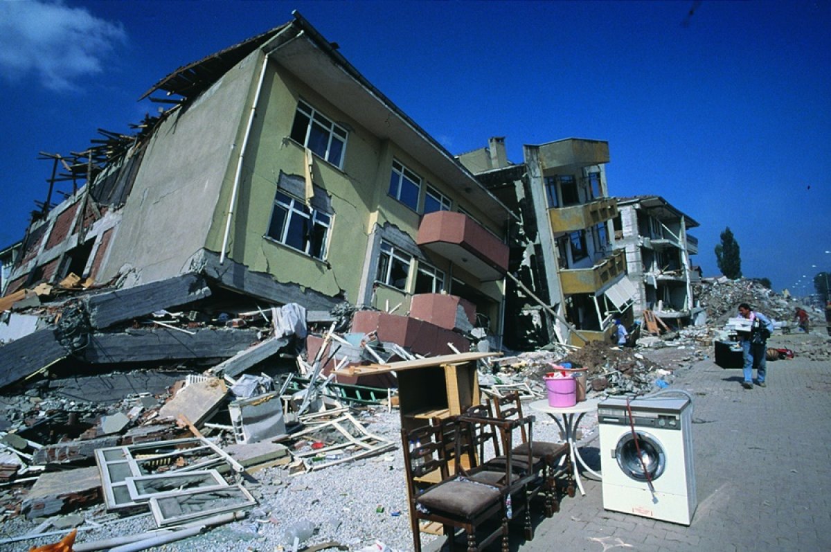 Ahmet Ercan  bekliyorum diyerek uyardı.  Depremin büyüklüğünü ve olacağı yeri açıkladı 9