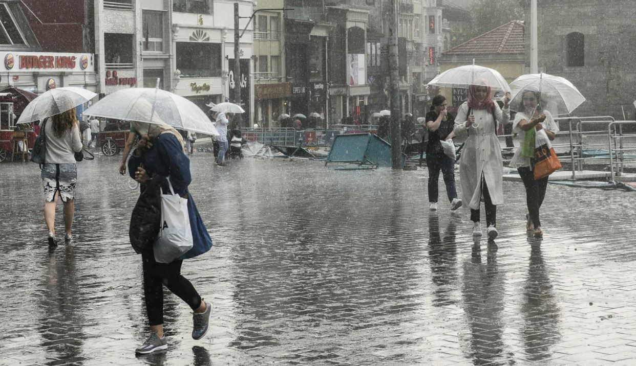 Meteoroloji'den uyarı üstüne uyarı. 9 ili şiddetli yağış vuracak 12