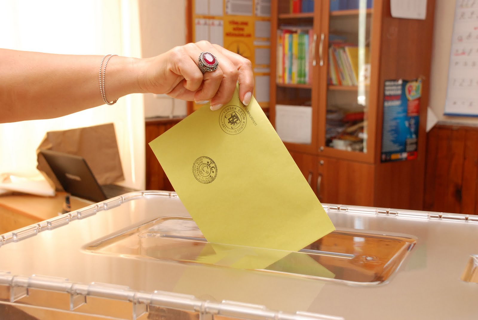 Hangi parti ne kadar oy alıyor. Ankara kulislerinde konuşulan anket 13