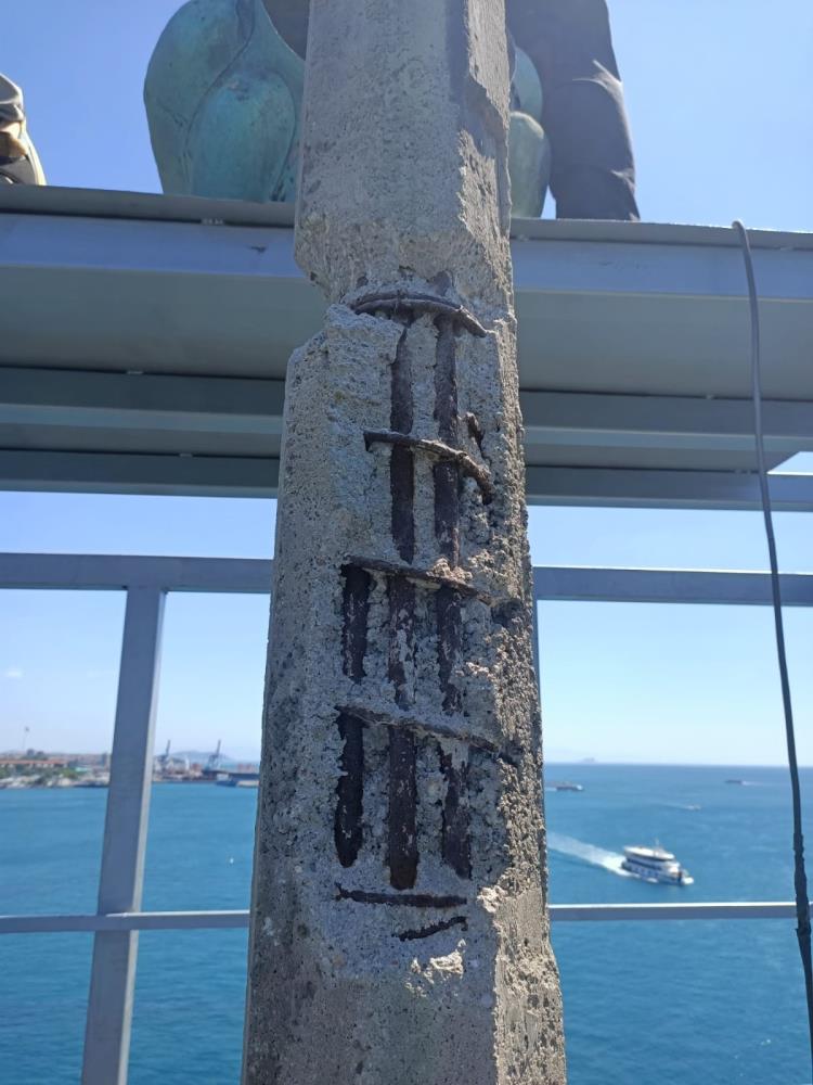 Kız Kulesi'nin restorasyon öncesi fotoğraflarında, betonda deniz kumu ve midye kabuğu ortaya çıktı 9