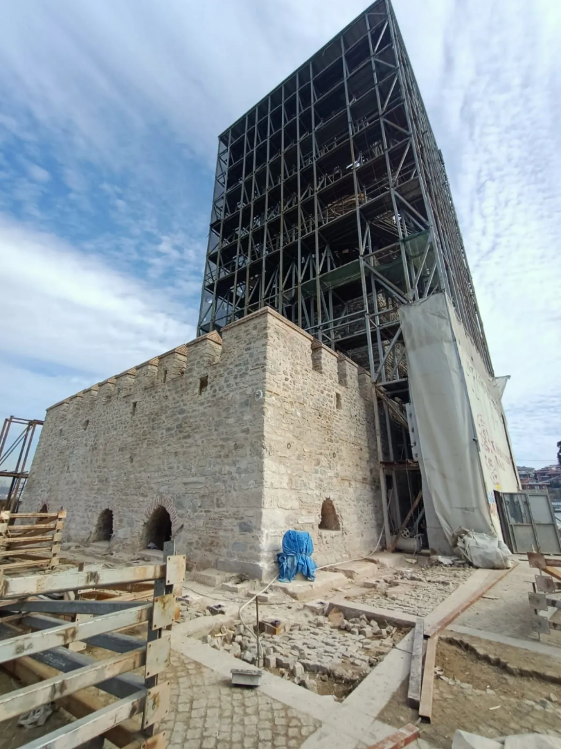Kız Kulesi'nin restorasyon öncesi fotoğraflarında, betonda deniz kumu ve midye kabuğu ortaya çıktı 4