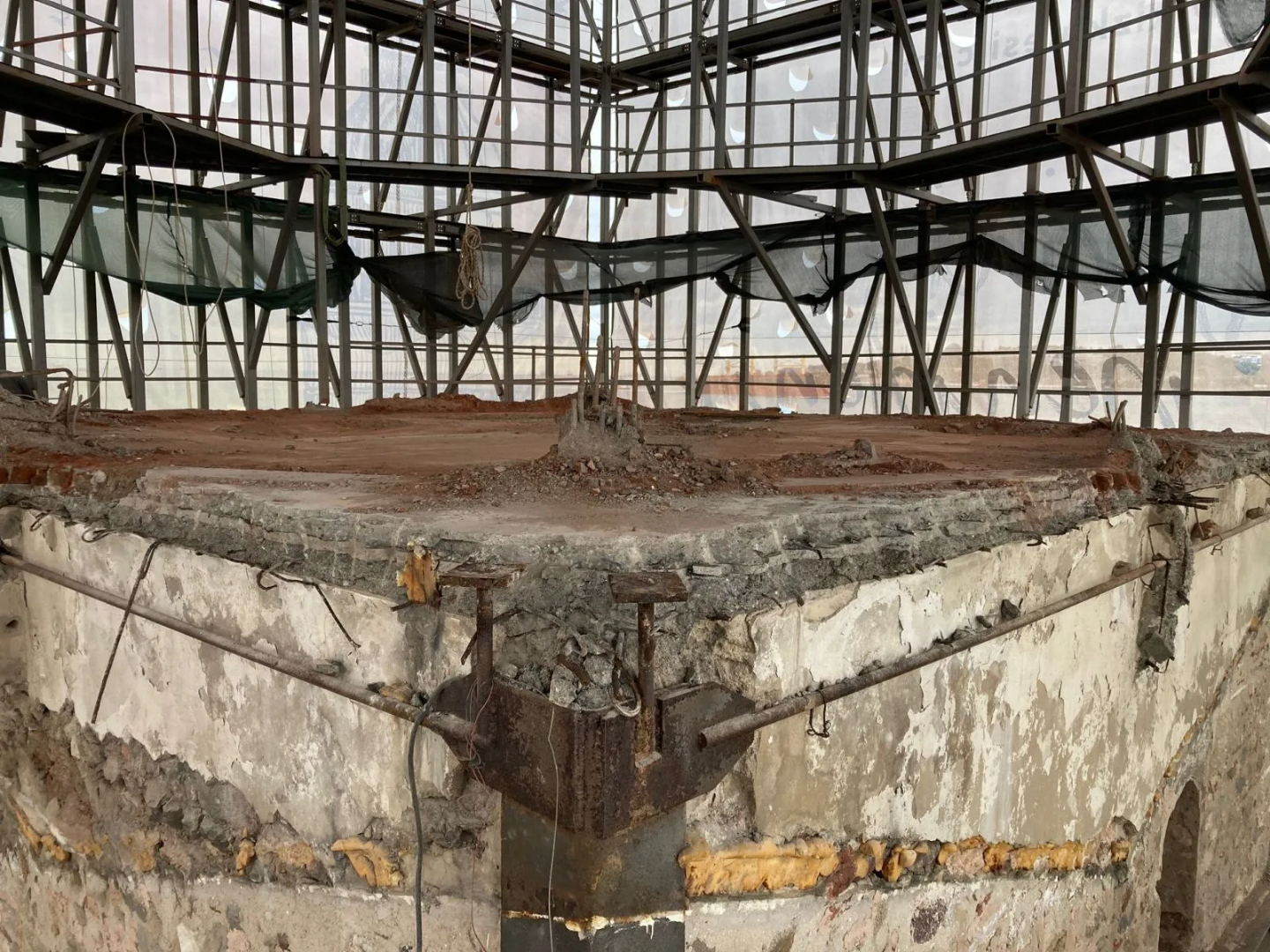 Kız Kulesi'nin restorasyon öncesi fotoğraflarında, betonda deniz kumu ve midye kabuğu ortaya çıktı 12