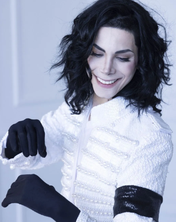 Michael Jackson'a benzemek isteyen genç görenleri hayrete düşürdü. Defalarca estetik operasyon geçirdi 10