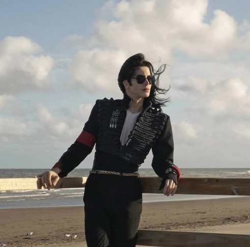 Michael Jackson'a benzemek isteyen genç görenleri hayrete düşürdü. Defalarca estetik operasyon geçirdi 6
