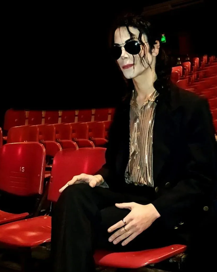 Michael Jackson'a benzemek isteyen genç görenleri hayrete düşürdü. Defalarca estetik operasyon geçirdi 5