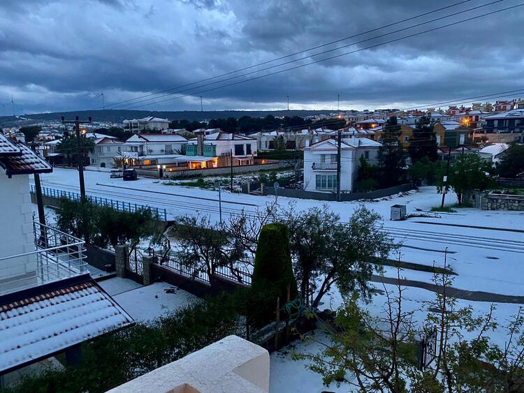 İzmir baharda kar yağmadan beyaza büründü 14