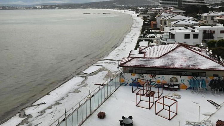 İzmir baharda kar yağmadan beyaza büründü 12