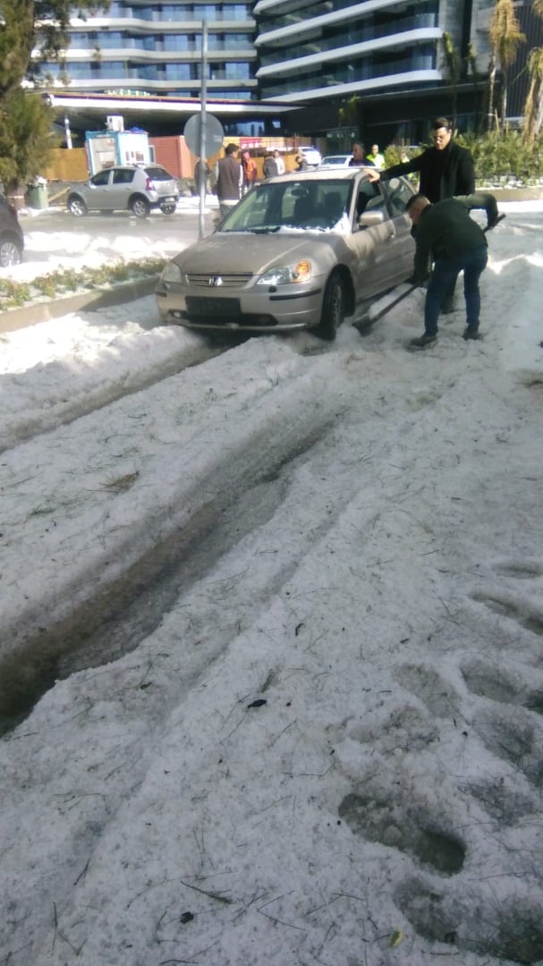 İzmir baharda kar yağmadan beyaza büründü 7