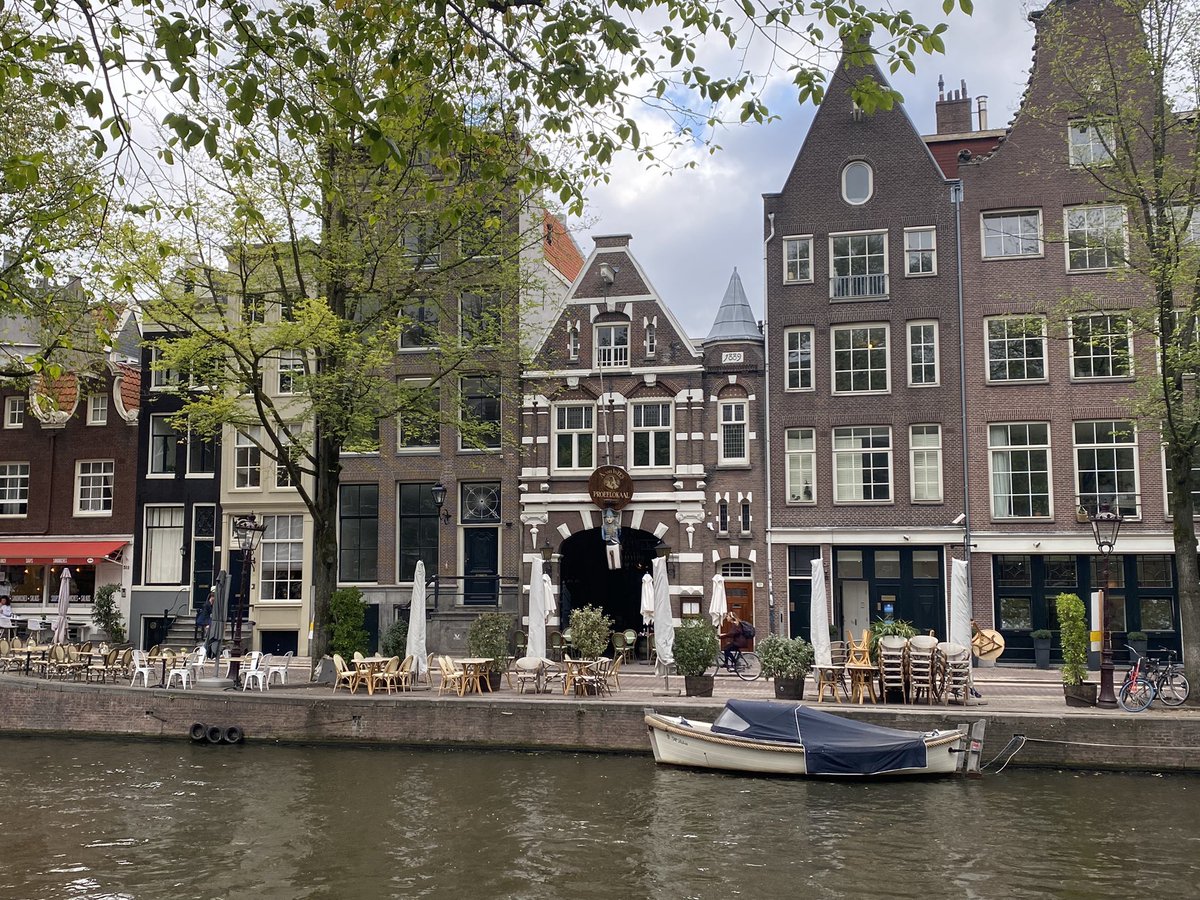 Amsterdam’da evlerin neden yamuk olduğu ve tepelerinde kanca olduğu belli oldu 8