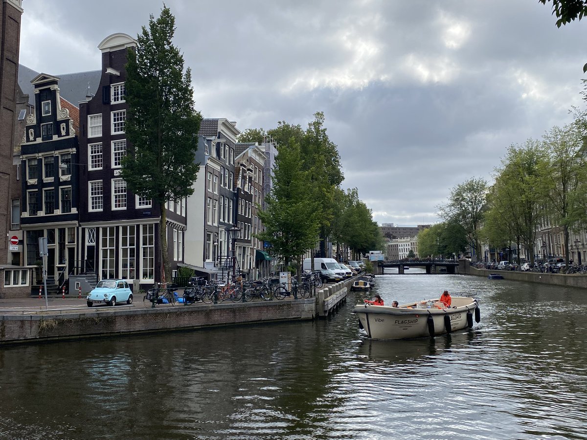 Amsterdam’da evlerin neden yamuk olduğu ve tepelerinde kanca olduğu belli oldu 9