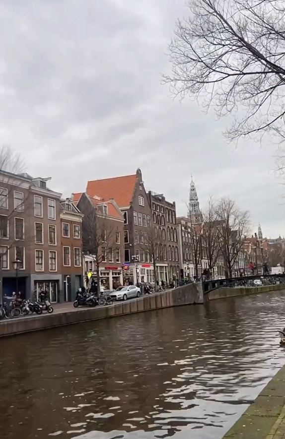 Amsterdam’da evlerin neden yamuk olduğu ve tepelerinde kanca olduğu belli oldu 6