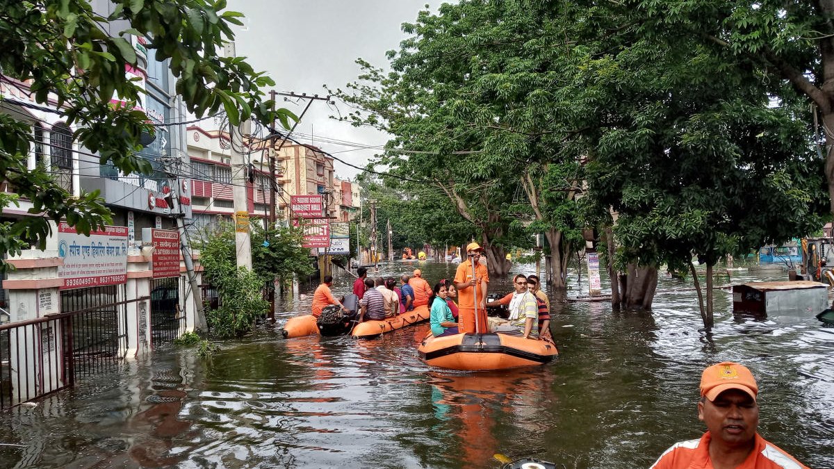 Hindistan'da selin etkisi derinleşiyor: 80 kişi öldü