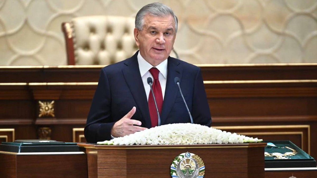 Cumhurbaşkanı Şevket Mirziyoyev resmen göreve başladı