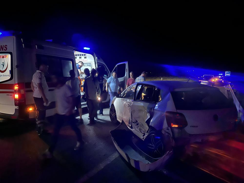 Servis minibüsü ile otomobil çarpıştı: 1 yaralı