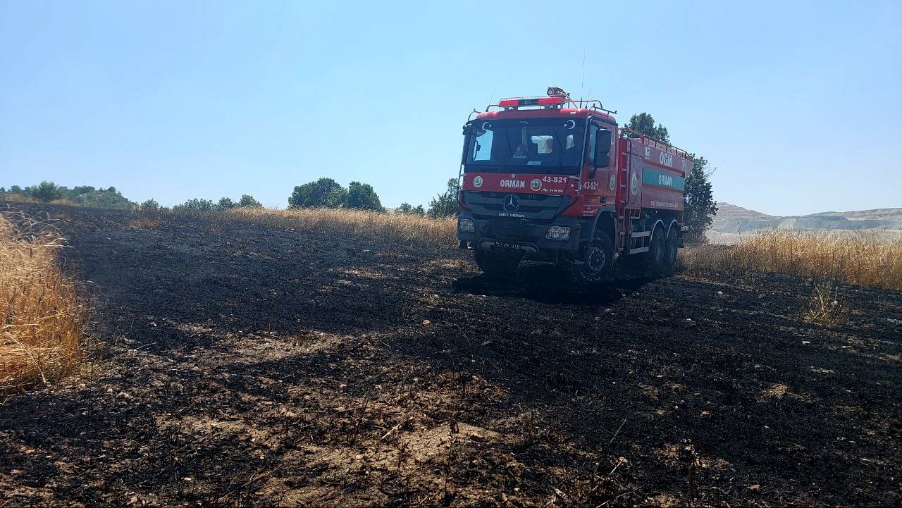 Biçerdöverde yangın çıktı: 7 dönümlük tarla kül oldu