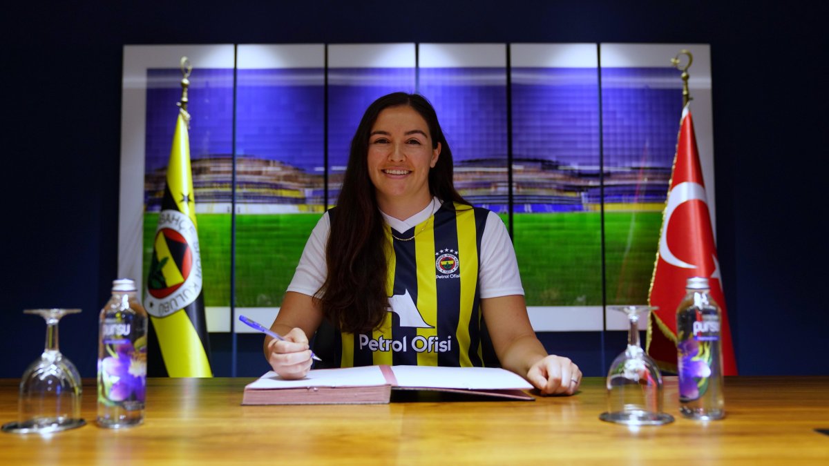 Fenerbahçe'nin yeni kalecisi Colombo imzayı attı