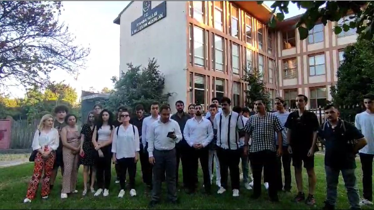 Zafer Partili gençlerden İstanbul İl Milli Eğitim Müdürlüğü önünde açıklama