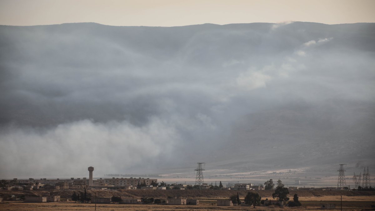 Esed'in kontrolü altındaki Lazkiye'de orman yangınları söndürülemiyor