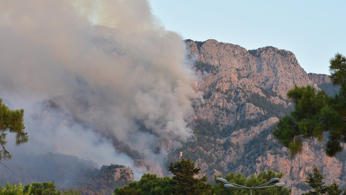 Antalya Kemer'deki orman yangınında beşinci gün