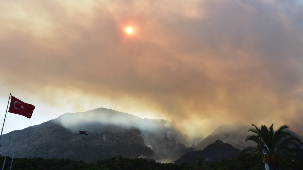 Kemer'deki orman yangını beşinci gününde kontrol altına alındı