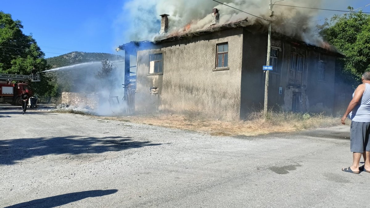 Konya’da müstakil evde yangın