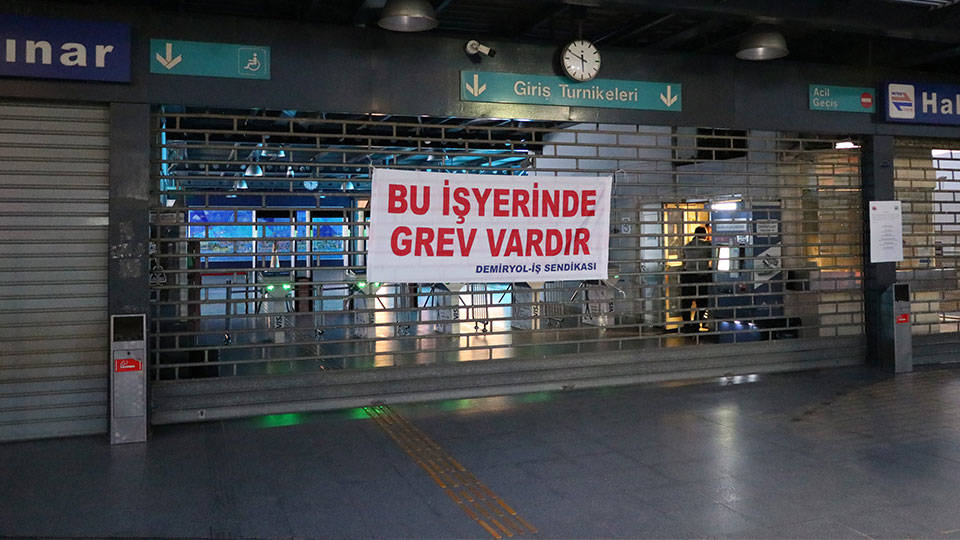 Metro ve tramvay çalışanları grevde. Vatandaşlar zor durumda