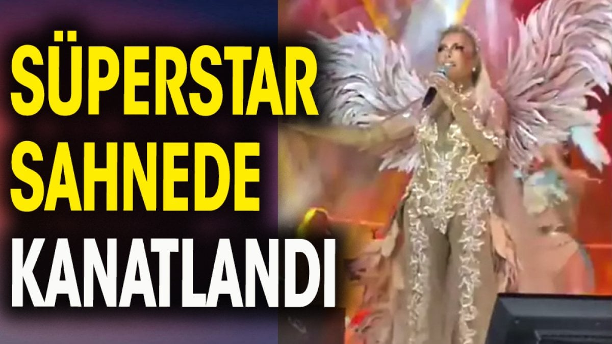 Süperstar sahnede kanatlandı melek oldu