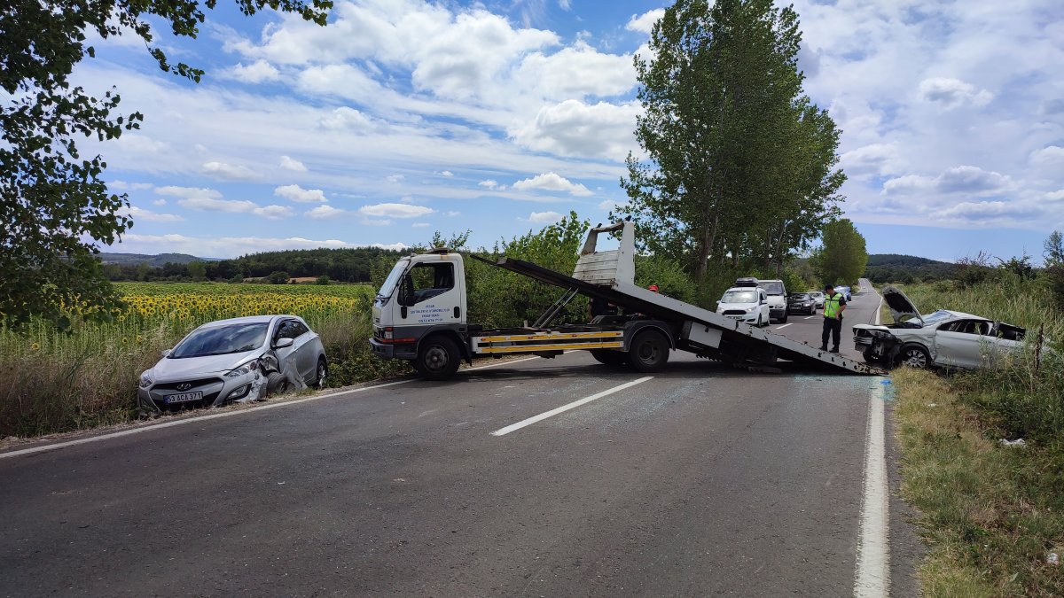 Keşan'da zincirleme trafik kazasında 4 kişi yaralandı