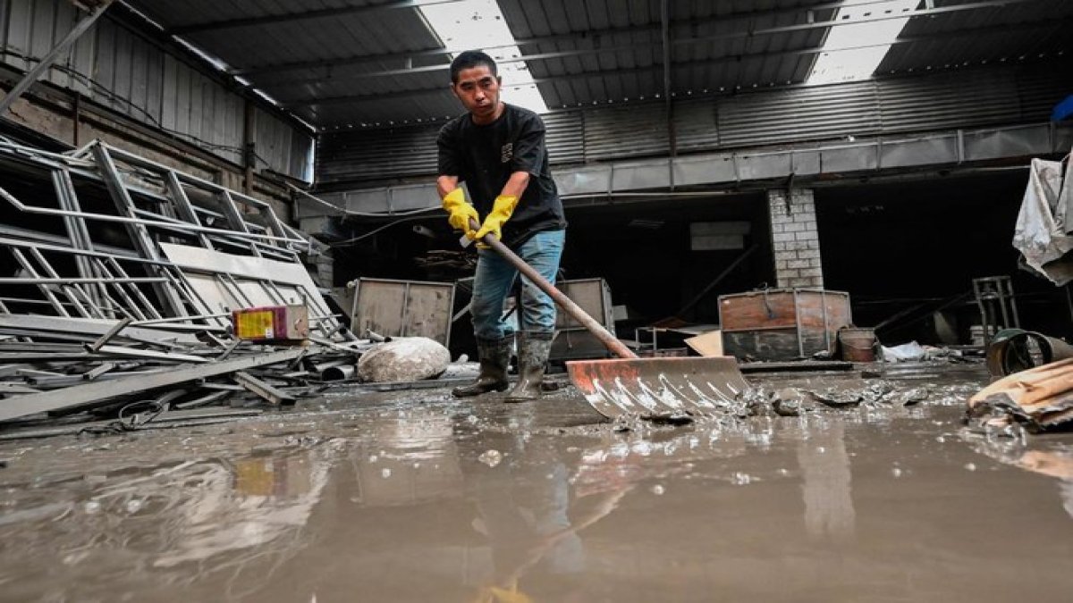 Çin'de yeni fırtına yaklaşırken ölü sayısı 78'e yükseldi