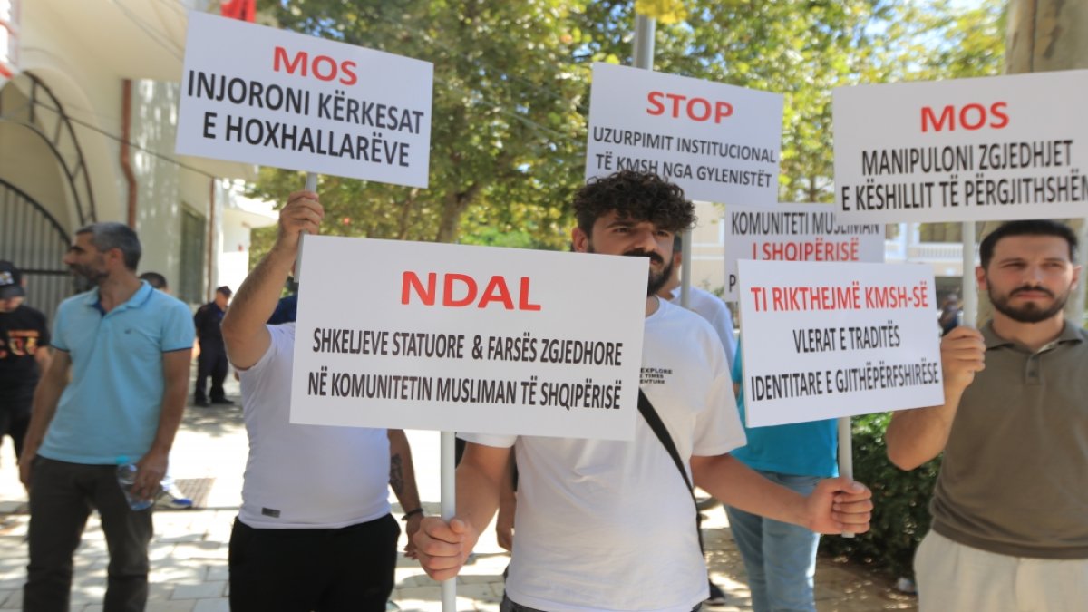FETÖ ile yakınlığı bilinen Arnavutluk İslam Birliği protesto edildi