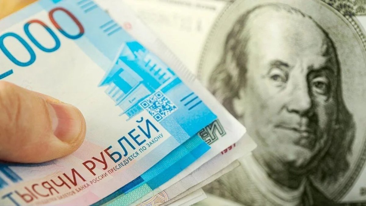 Rublede sert düşüş. Rusya Merkez Bankası olağanüstü toplanıyor