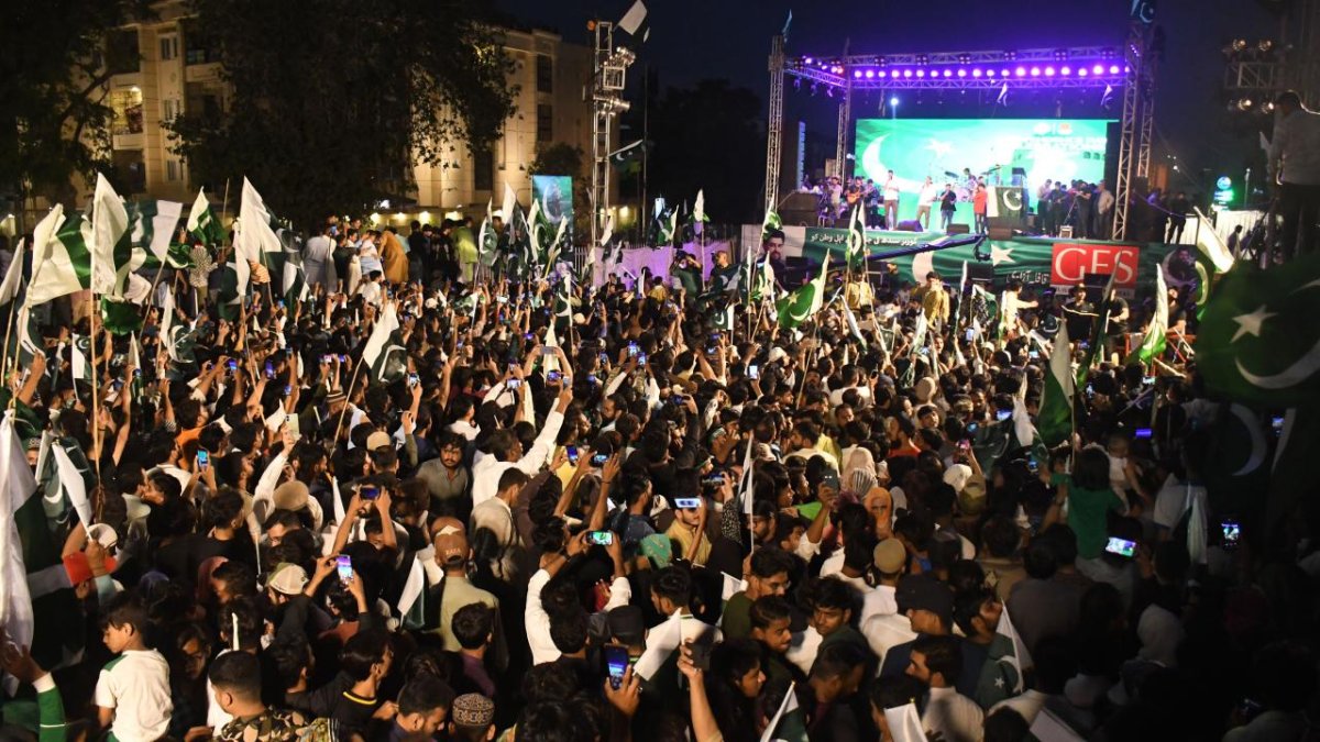 Pakistan'da bağımsızlık günü kutlamaları: 2 kişi öldü