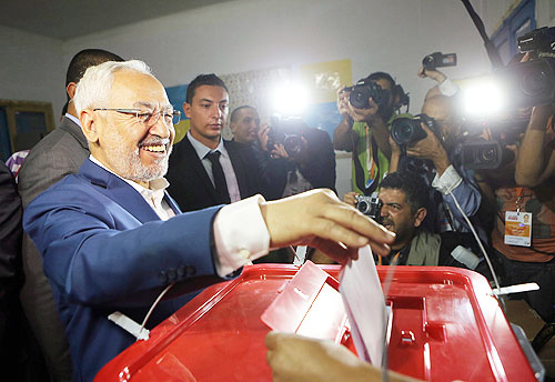 Tunuslular genel seçimler için sandık başında