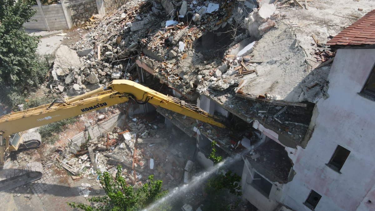 Büyükçekmece’de Marmara Depremi’nin 24’üncü yılında 70 daire yıkıldı