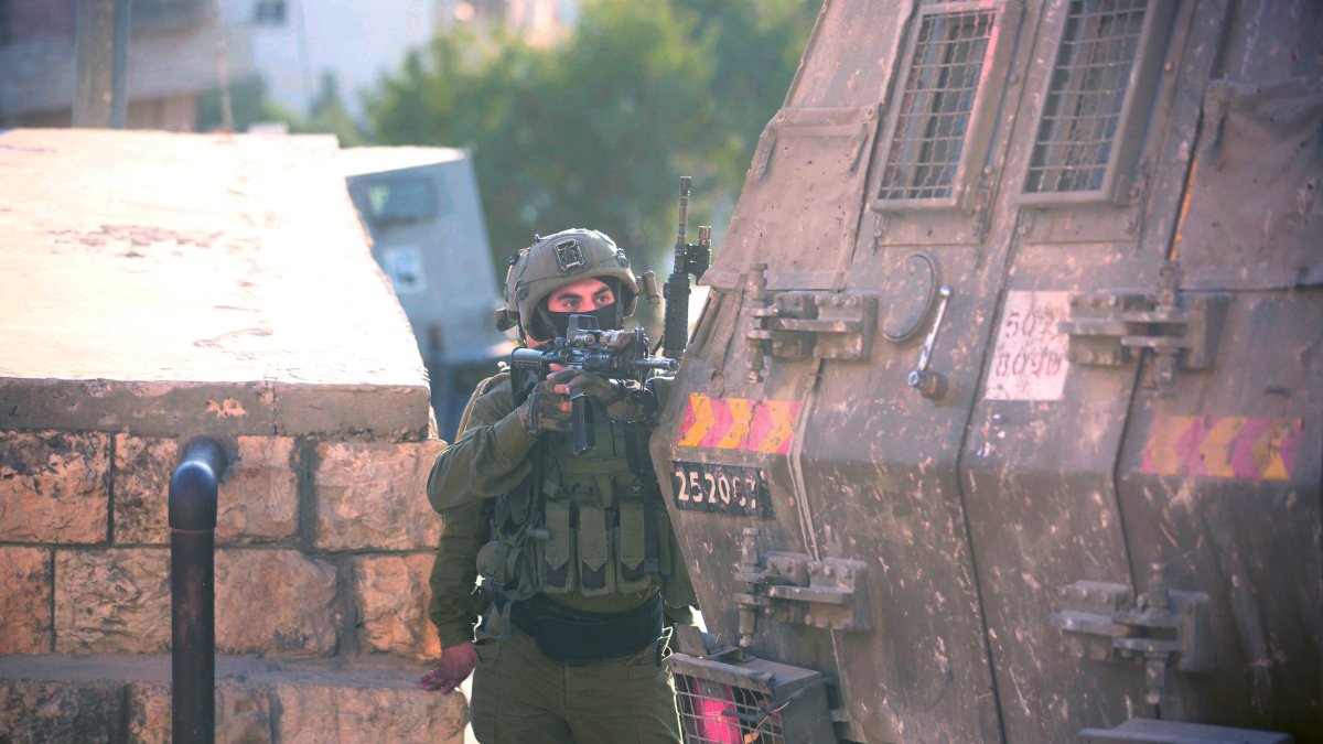 İsrail'in bir kasabaya düzenlediği baskında 8 Filistinli vuruldu
