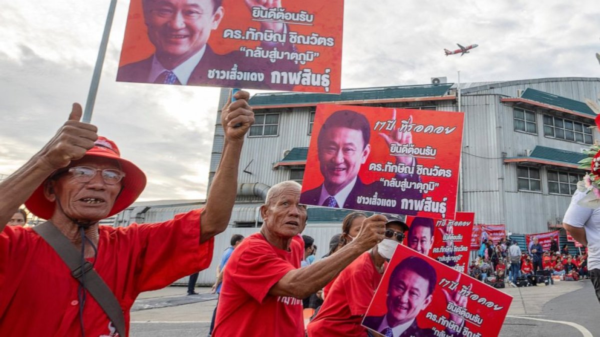 Tayland'da sürgünden dönen eski Başbakan hapse atıldı